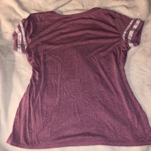 Cute and comfy v-neck t-shirt. - Picture 2 of 2